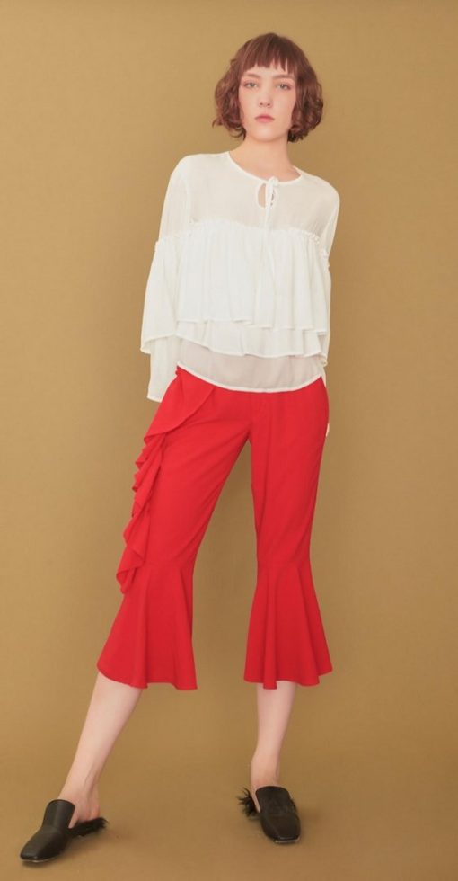 XIAO dizájner márkájú, vörös fodros, kiszélesedő, rövidített nadrág