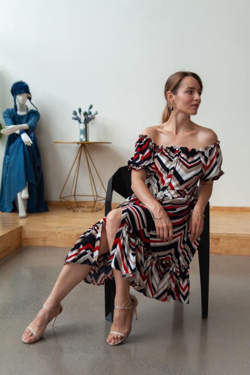 XIAO dizájner márkájú egy vállú csíkos ruha